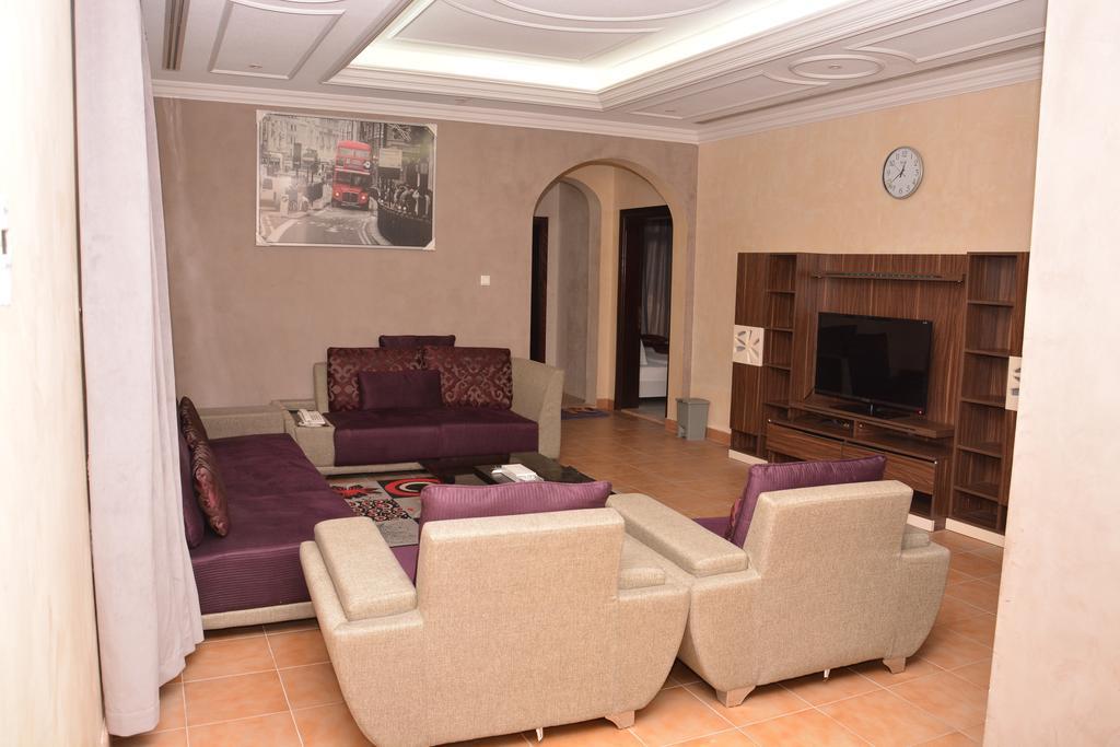 Janadriyah Suites 13 Nadinah Екстер'єр фото