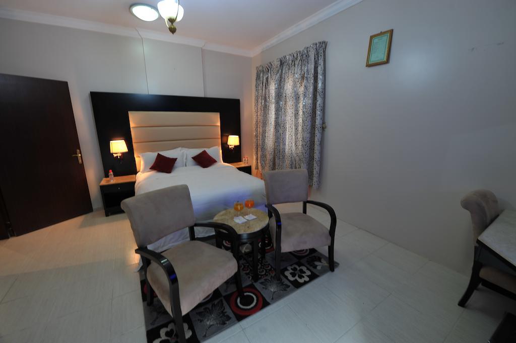 Janadriyah Suites 13 Nadinah Екстер'єр фото